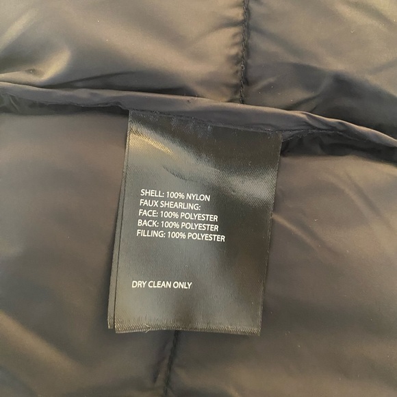 Women’s Tahari Faux Shearling Jacket
Sz XL - Picture 7 of 7